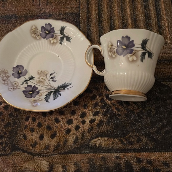 SELLING VINTAGE TEA CUP & SAUCER FLORAL COLOR NO CRACKS Or STAINS PRE- OWNED - Picture 7 of 11